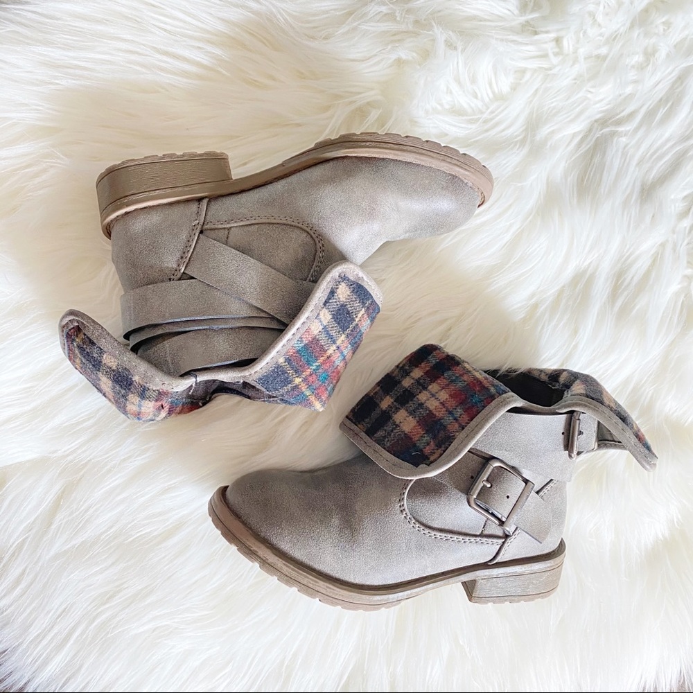 Worn Once Mudd Girl Taupe Boots